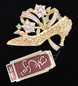 GORGEOUS VTG Mr. Gus Brooch Shoe Flowers Lovely Detail Gold Tone w Tag